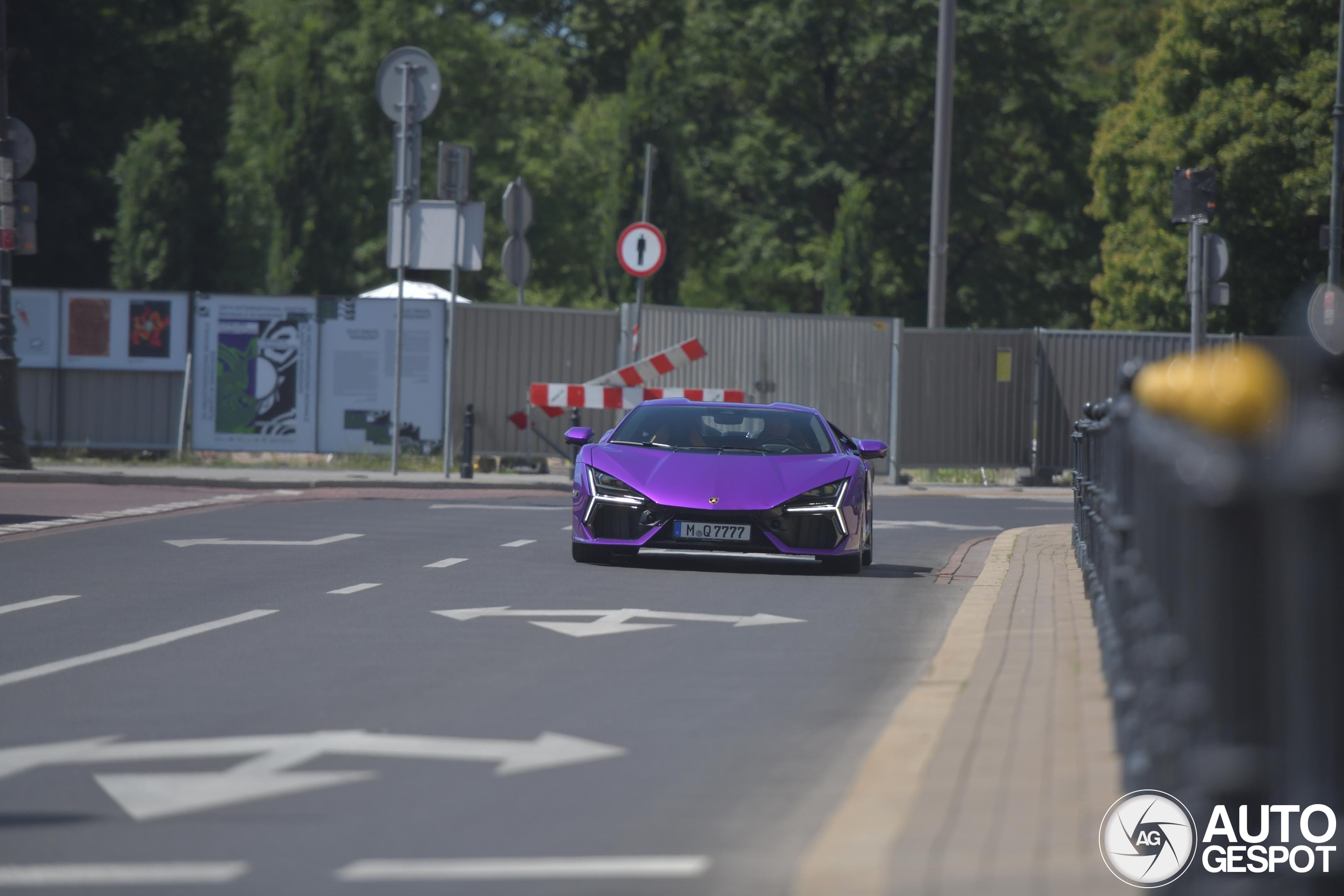 Lamborghini Revuelto
