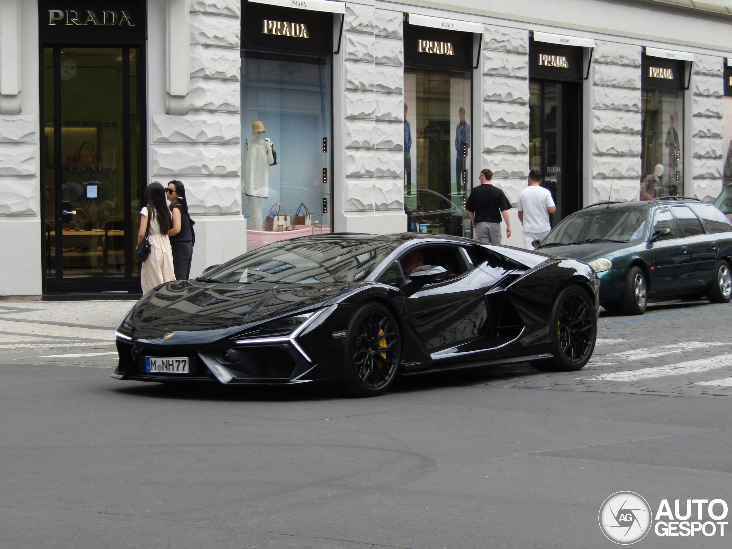 Lamborghini Revuelto