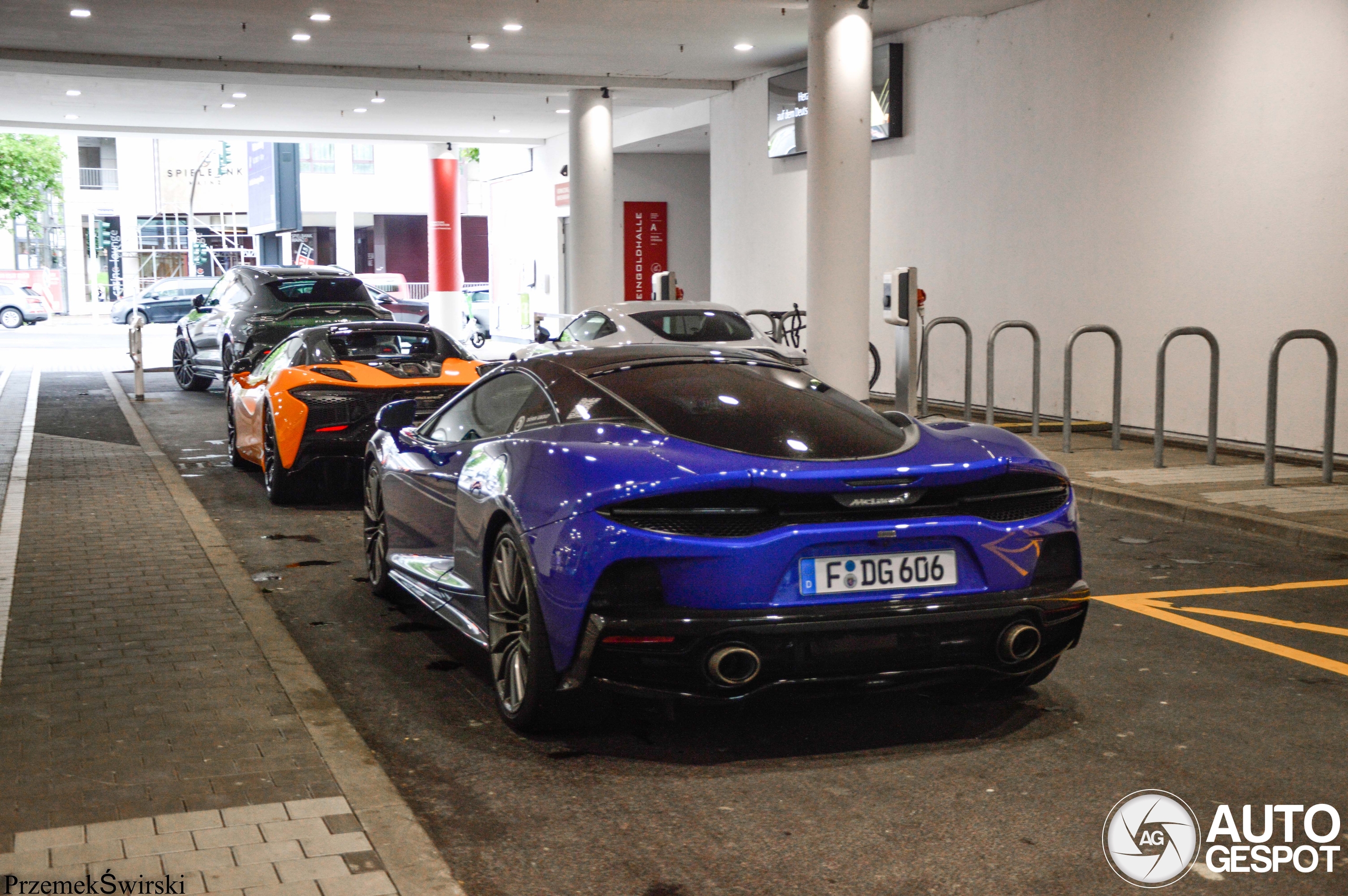 McLaren GT