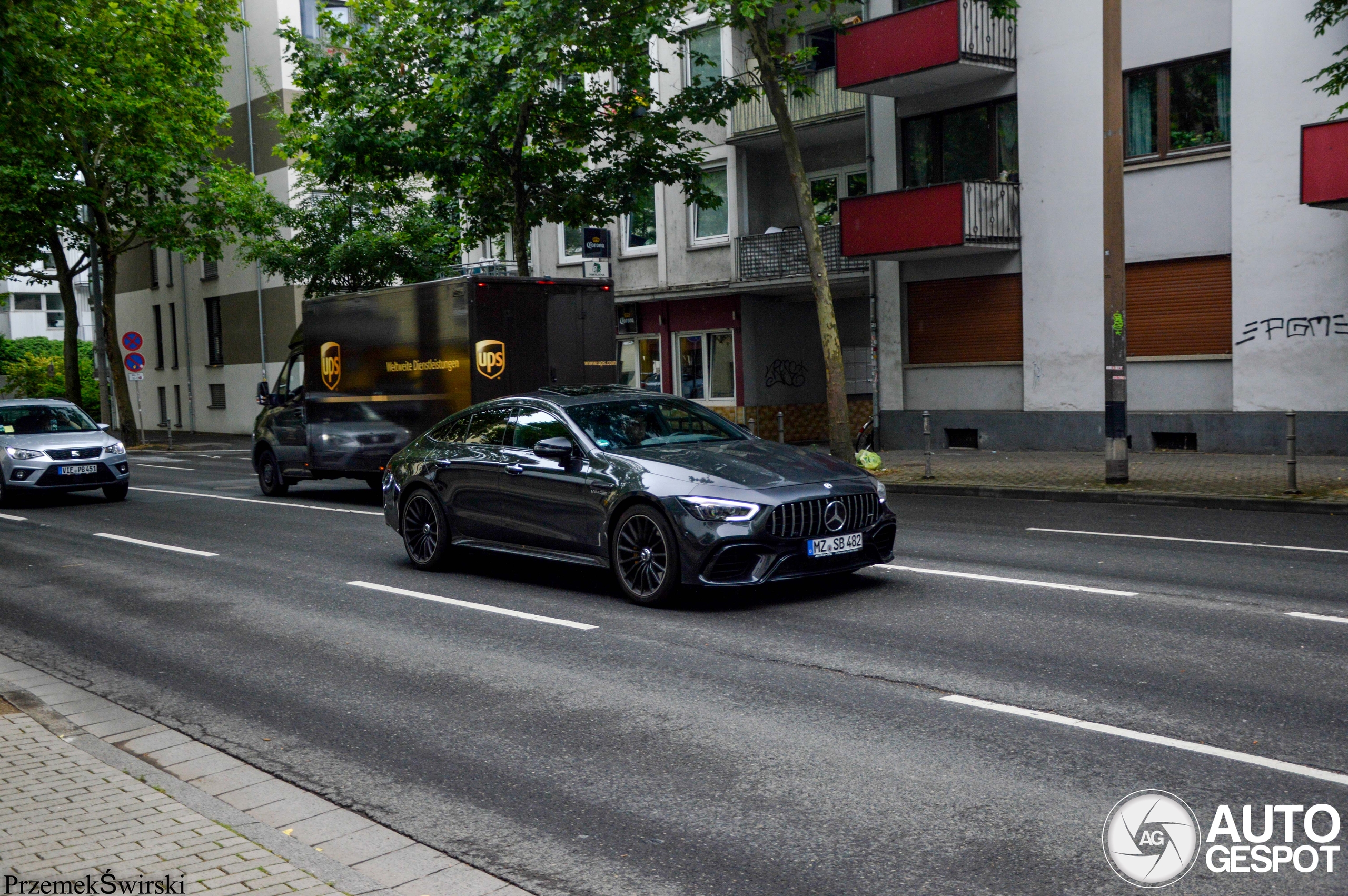 Mercedes-AMG GT 63 X290