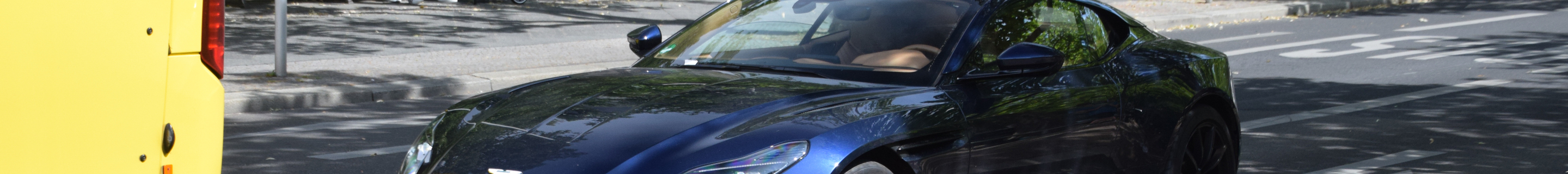 Aston Martin DB11 V8