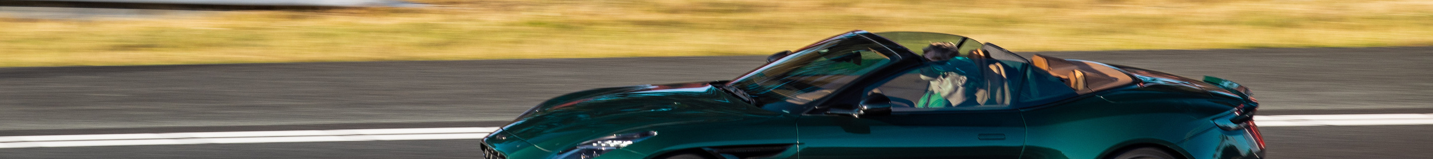 Aston Martin DB12 Volante