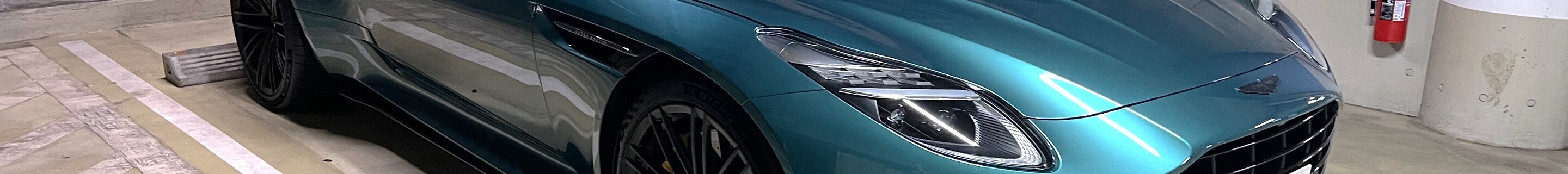 Aston Martin DB12 Volante