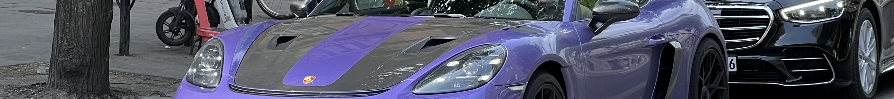 Porsche 718 Cayman GT4 RS Weissach Package