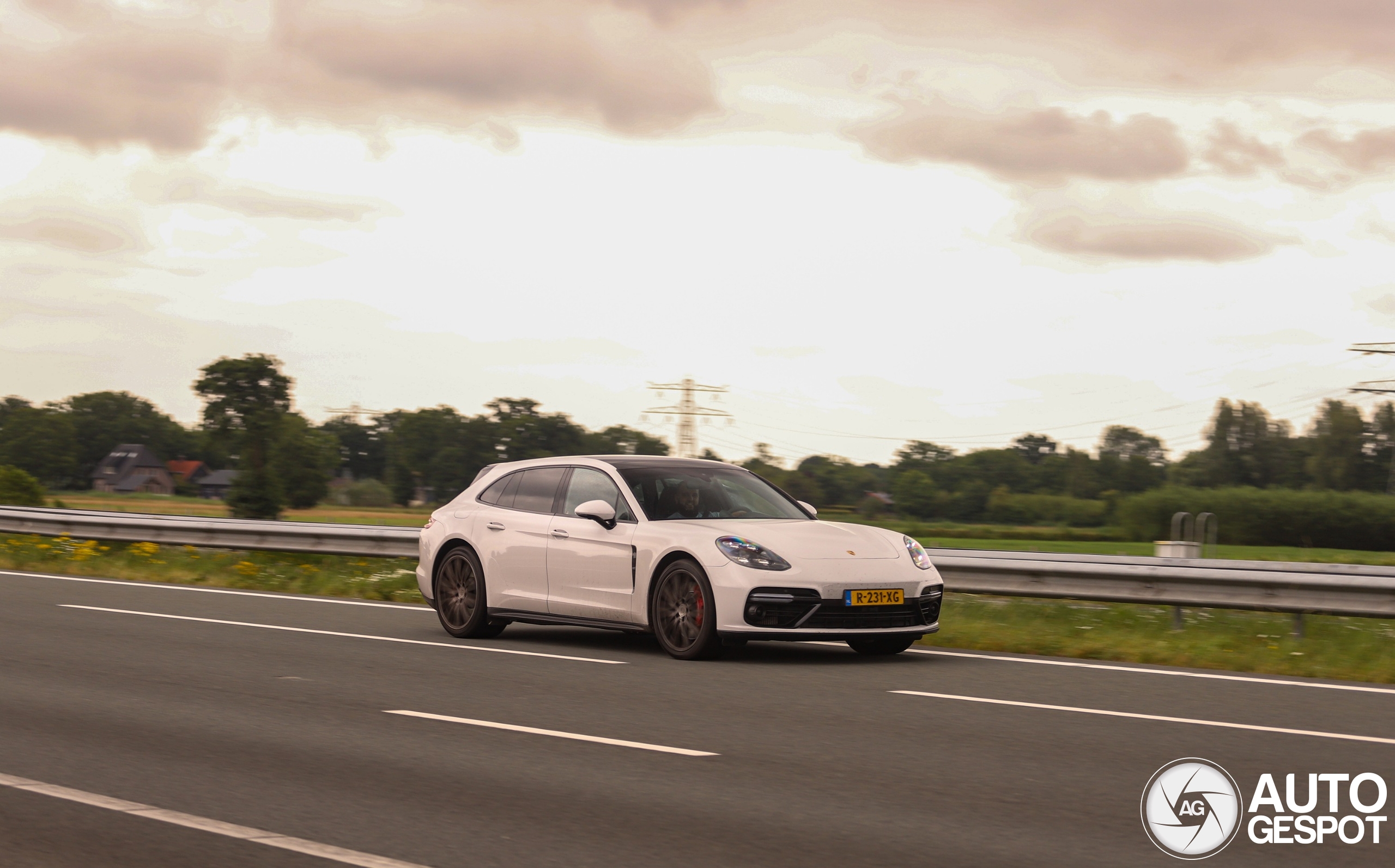 Porsche 971 Panamera Turbo Sport Turismo