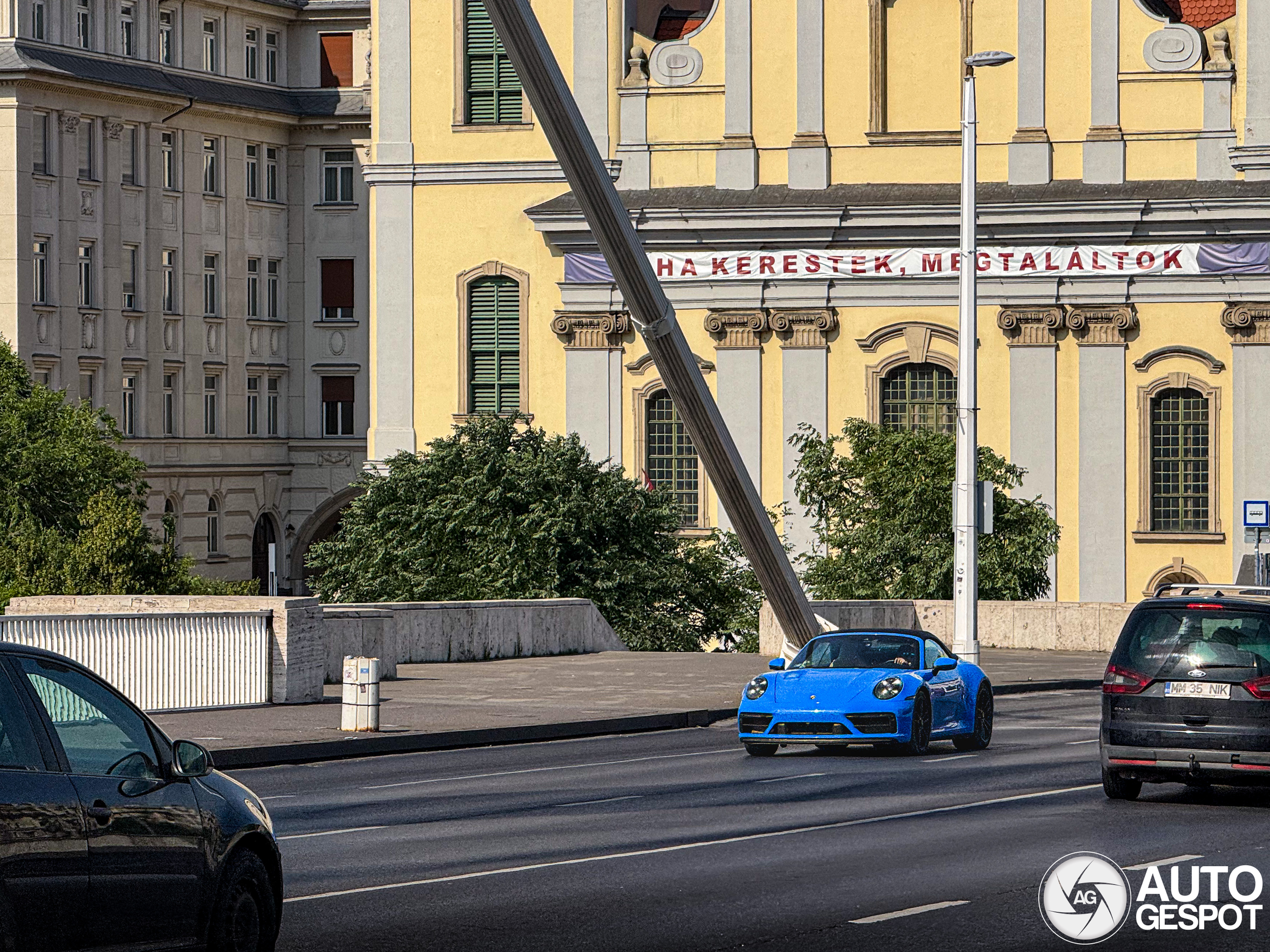 Porsche 992 Carrera 4 GTS Cabriolet