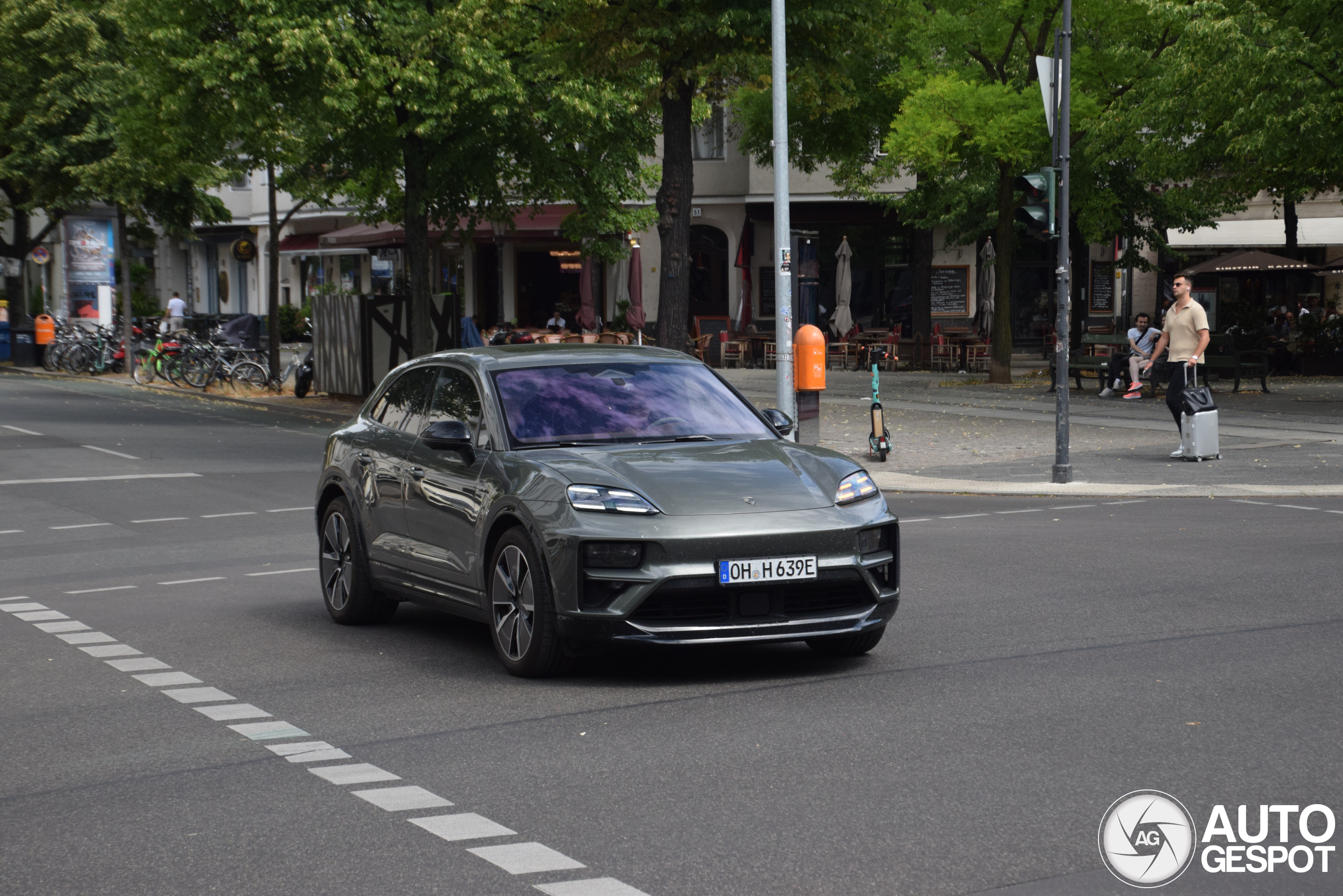 Porsche Macan EV Turbo
