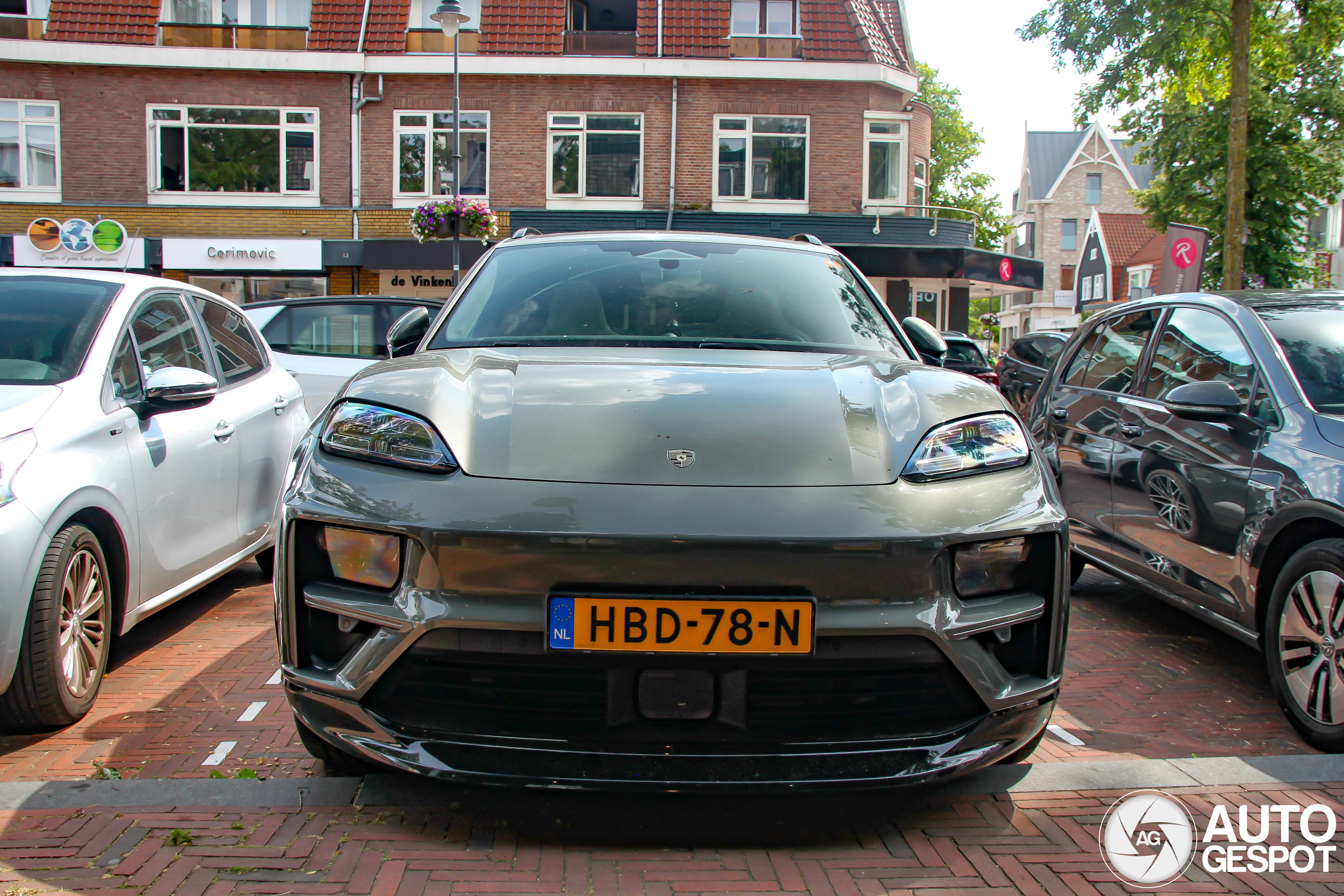 Porsche Macan EV Turbo