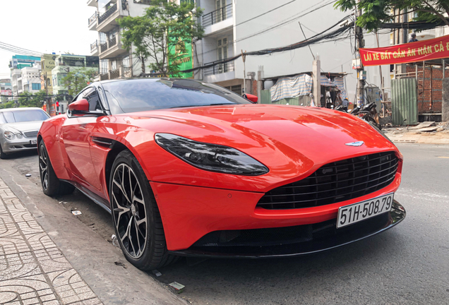 Aston Martin DB11 V8