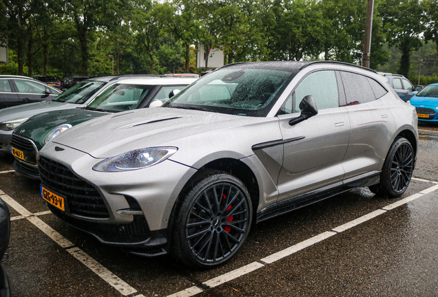 Aston Martin DBX707