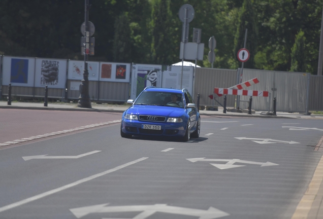 Audi RS4 Avant B5
