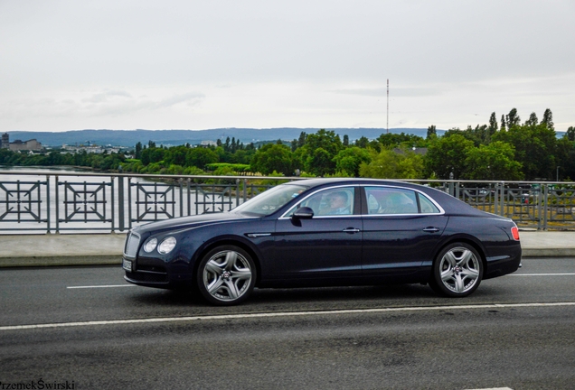Bentley Flying Spur V8