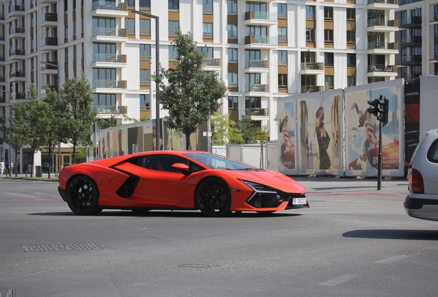 Lamborghini Revuelto