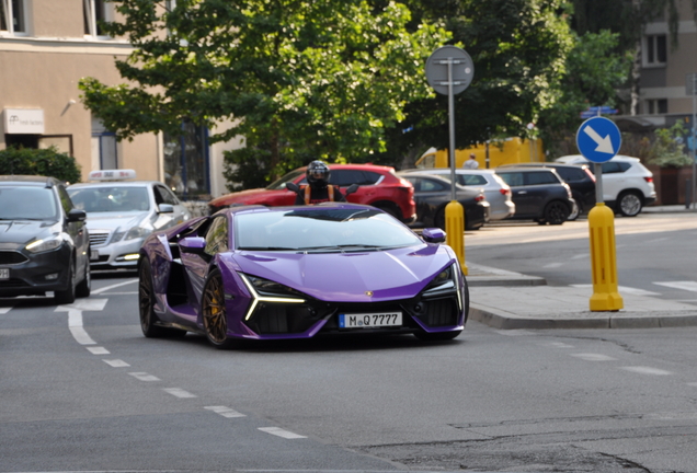 Lamborghini Revuelto