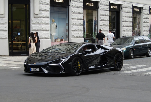 Lamborghini Revuelto