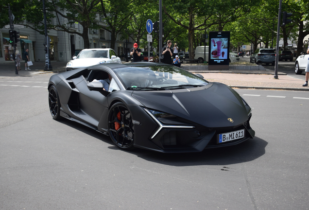 Lamborghini Revuelto