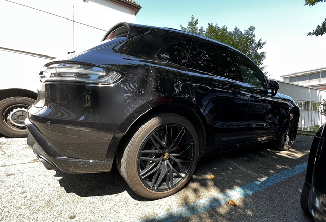 Porsche 95B Macan GTS MkIII