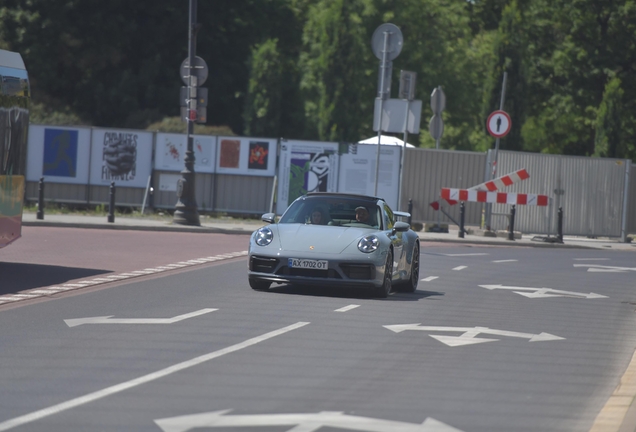 Porsche 992 Carrera 4 GTS