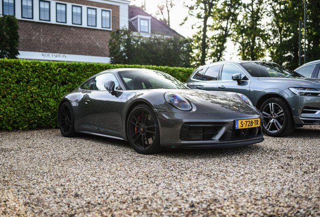 Porsche 992 Carrera 4 GTS
