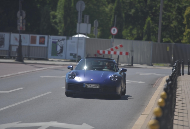Porsche 992 Carrera 4S