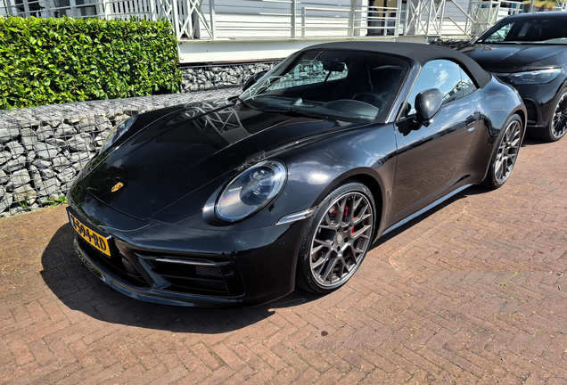 Porsche 992 Carrera 4S Cabriolet