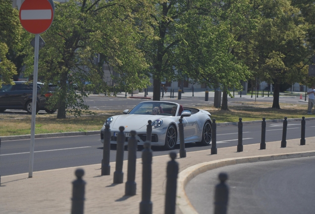 Porsche 992 Carrera 4S Cabriolet