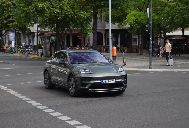 Porsche Macan EV Turbo