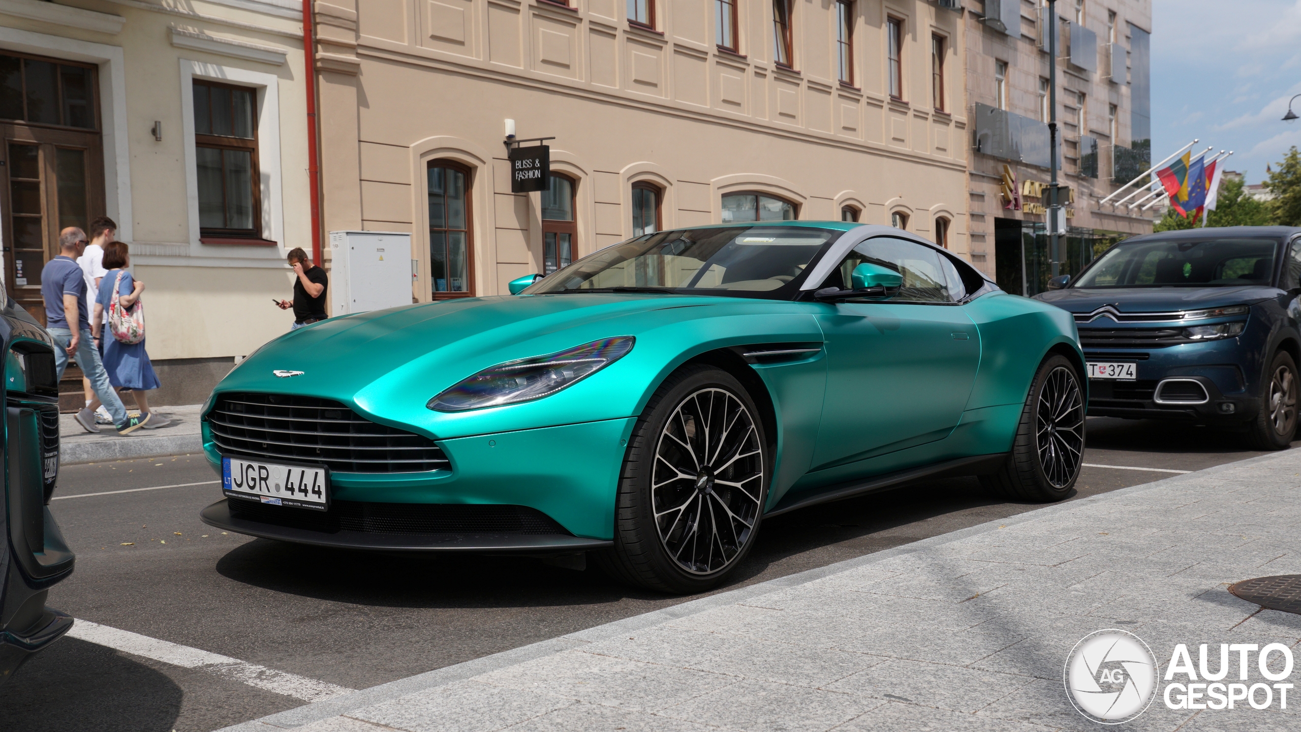 Aston Martin DB11 V8