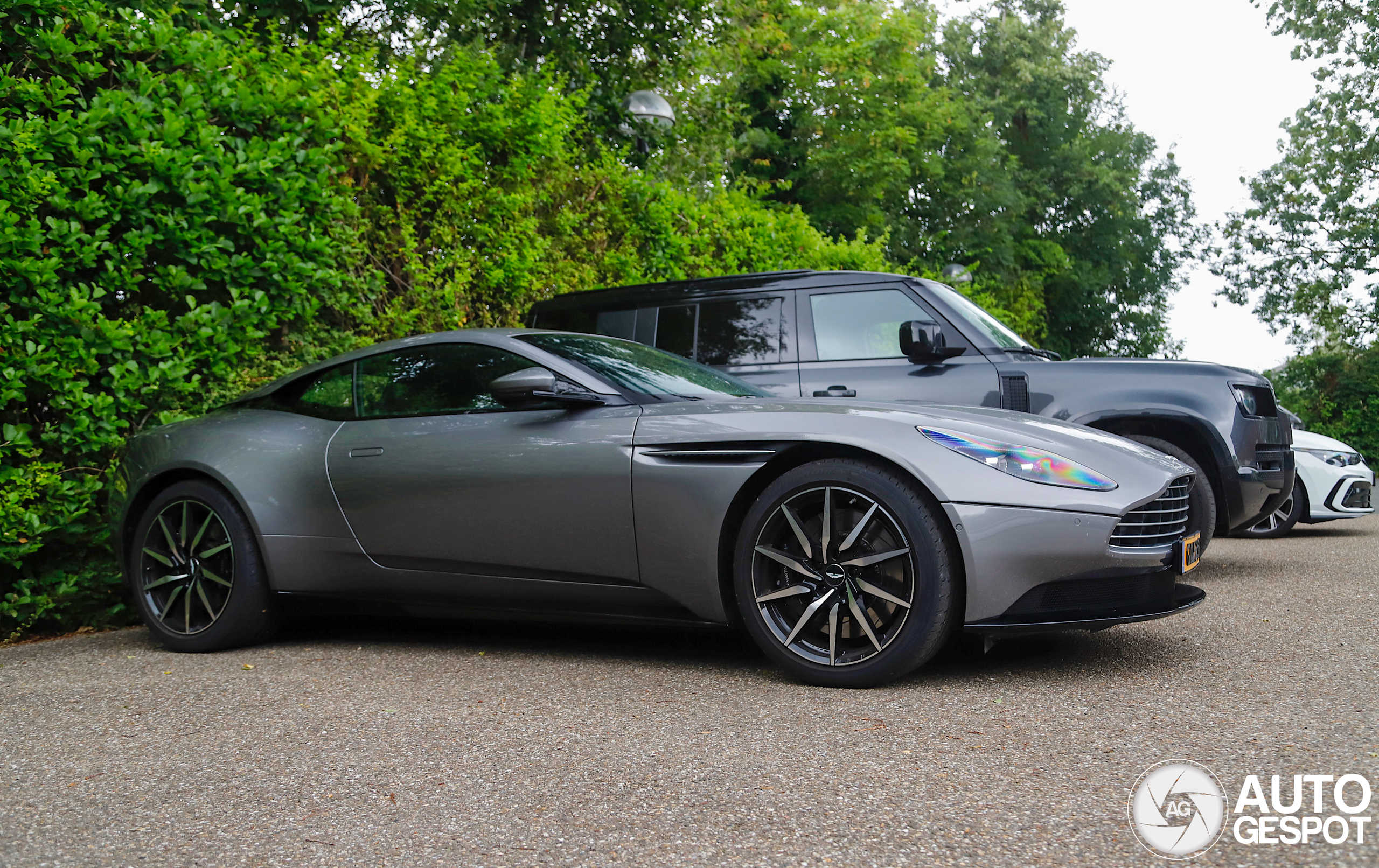 Aston Martin DB11 V8