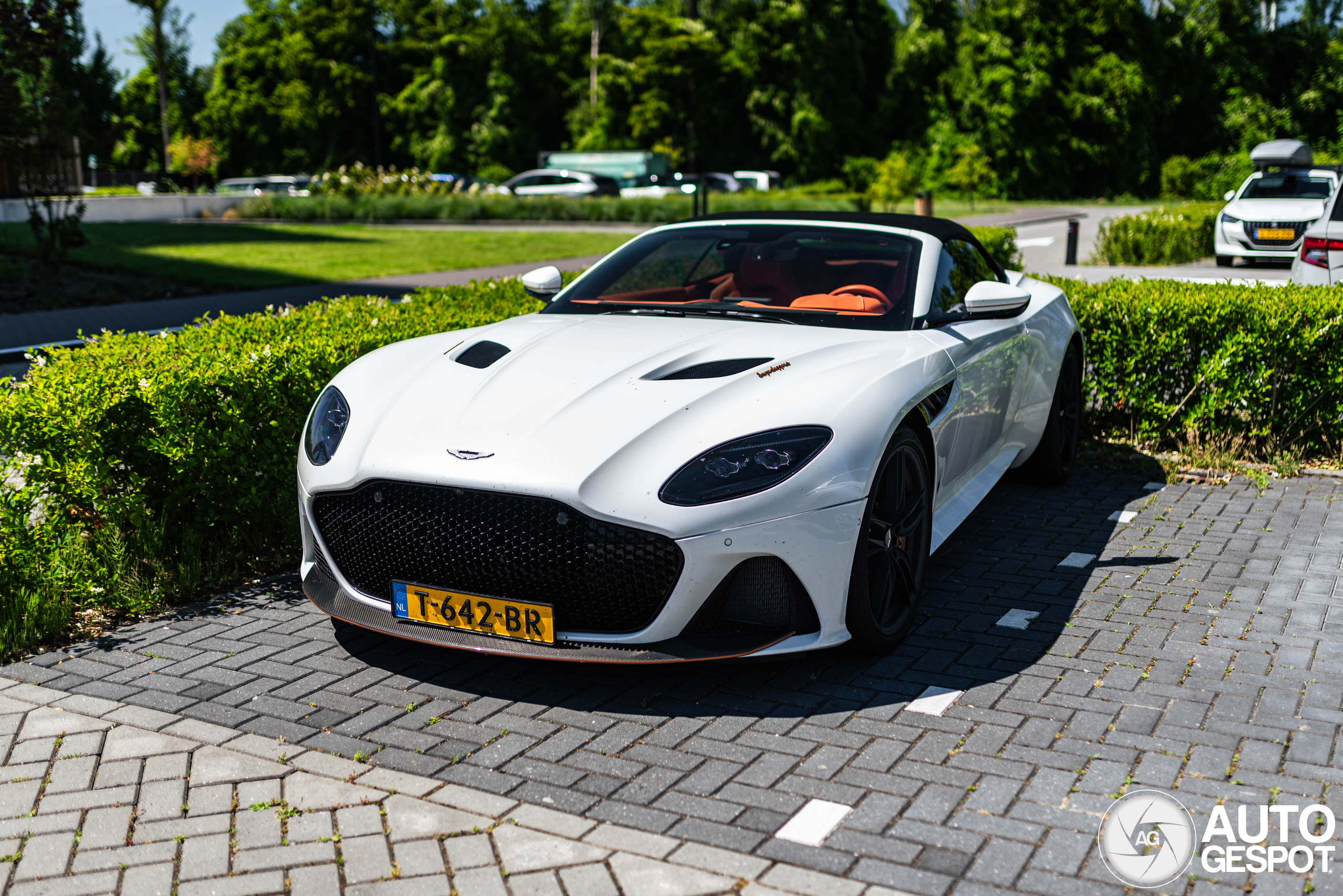Aston Martin DBS Superleggera Volante