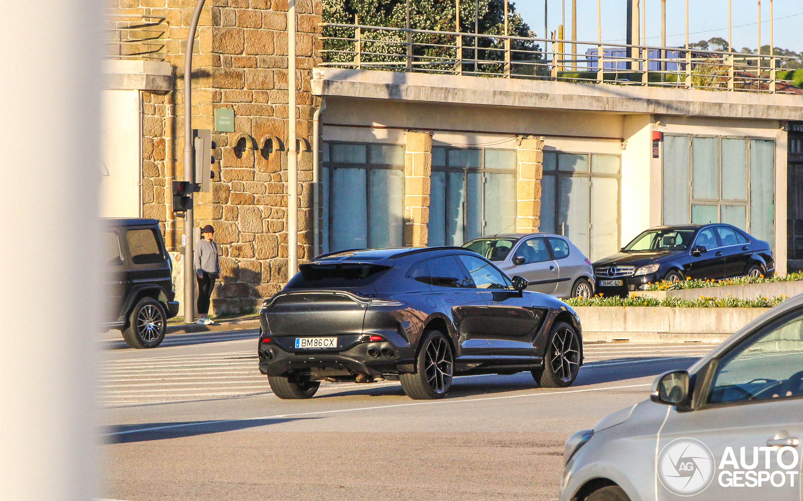 Aston Martin DBX707