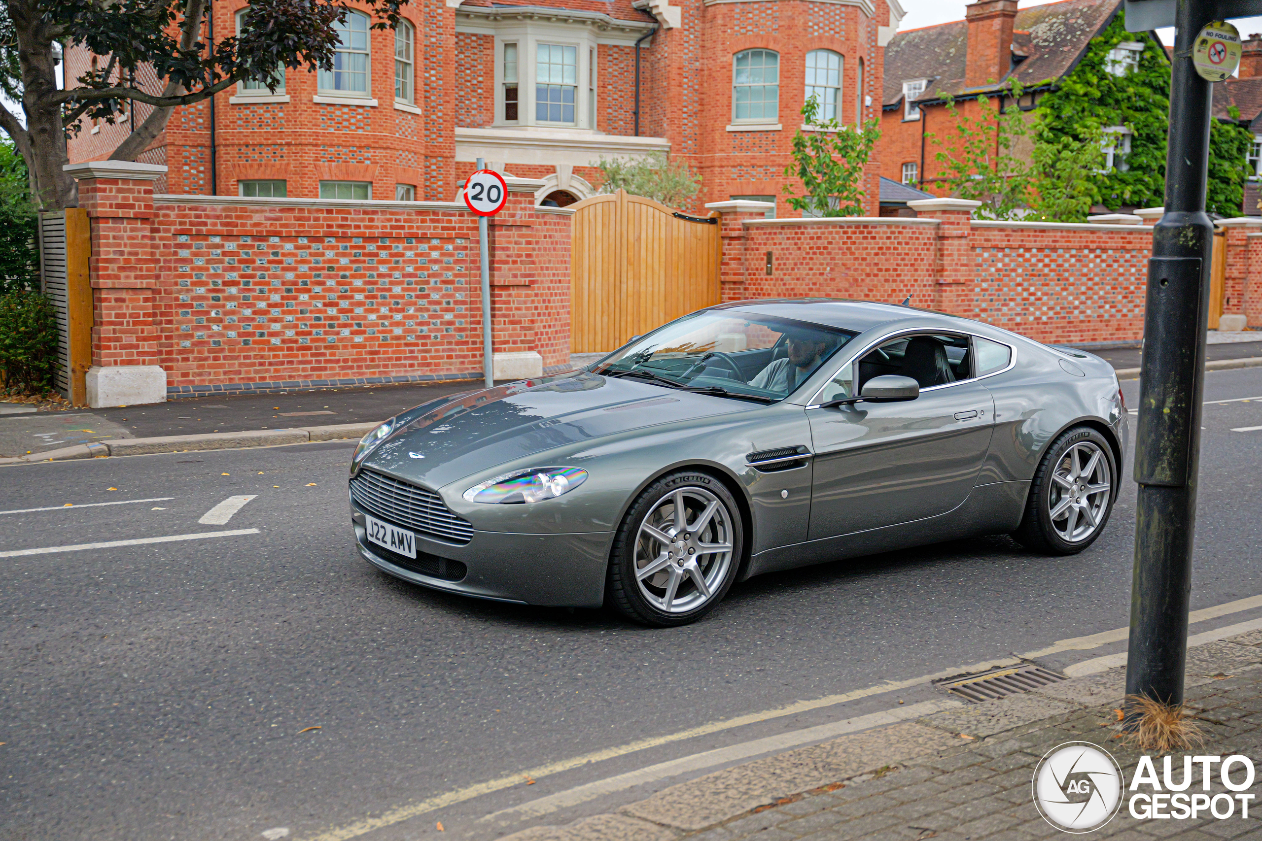 Aston Martin V8 Vantage