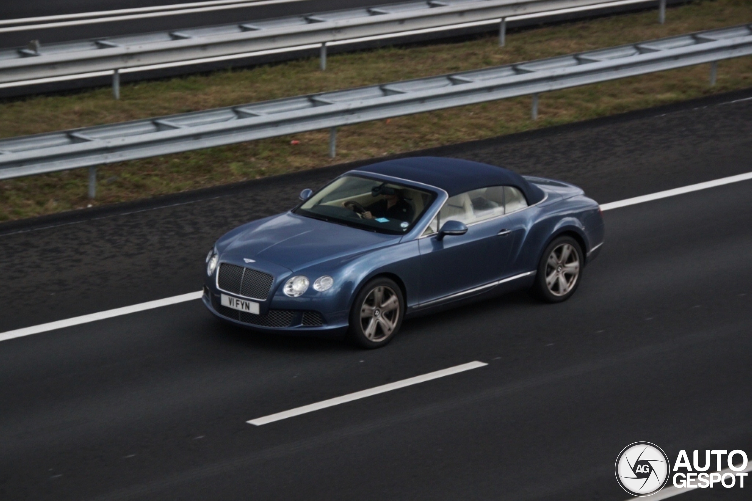 Bentley Continental GTC 2012