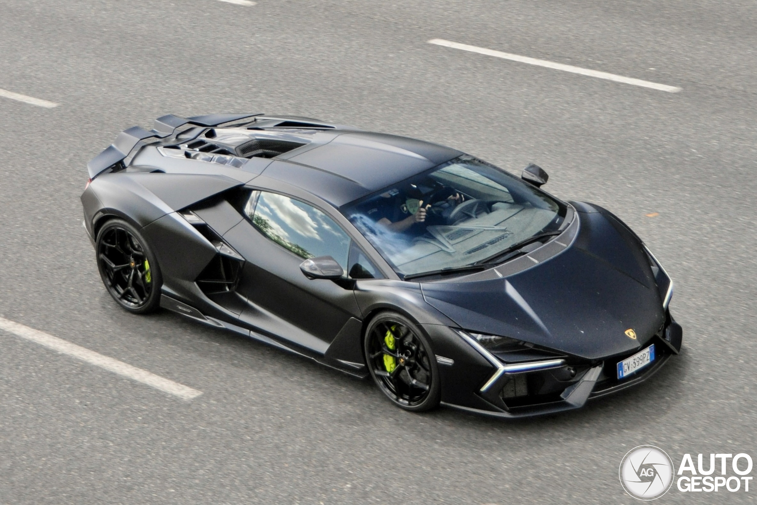 Lamborghini Revuelto