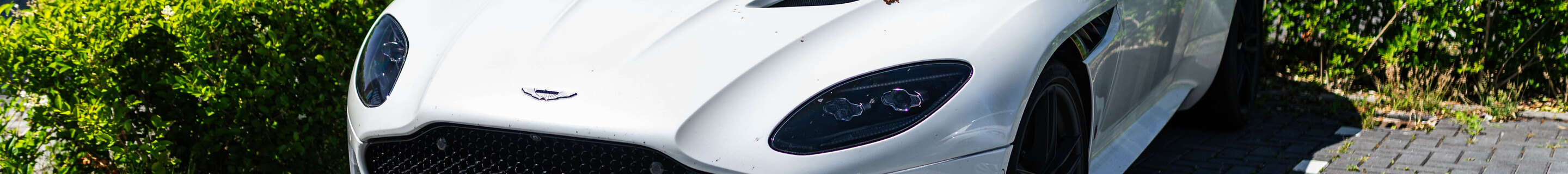 Aston Martin DBS Superleggera Volante