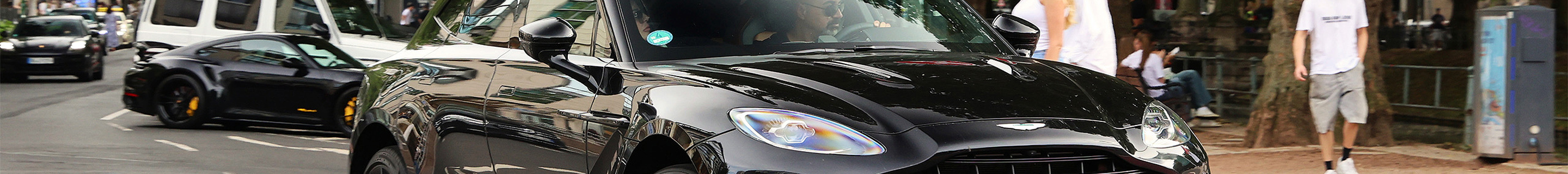 Aston Martin DBX707
