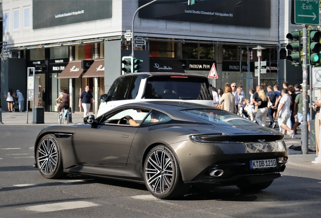 Aston Martin DB12