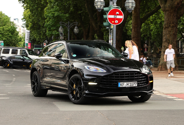 Aston Martin DBX707