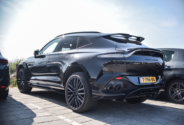 Aston Martin DBX707