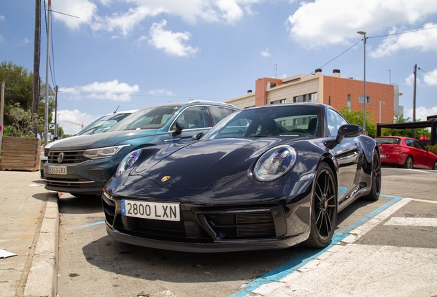 Porsche 992 Carrera 4 GTS