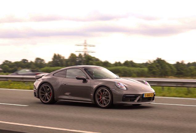 Porsche 992 Carrera 4S