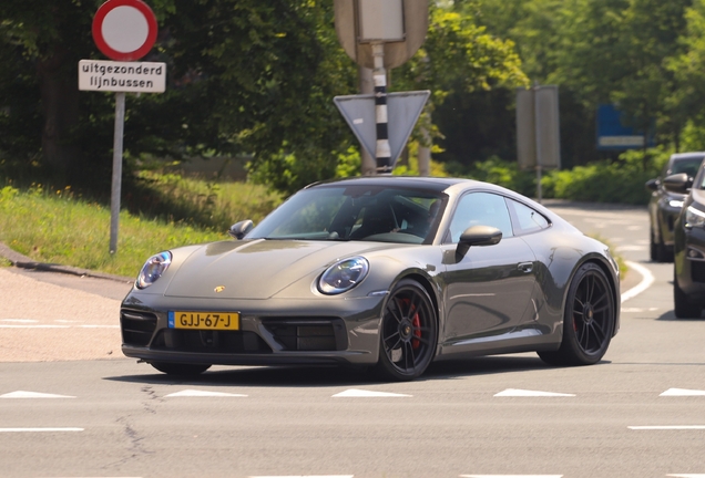 Porsche 992 Carrera GTS