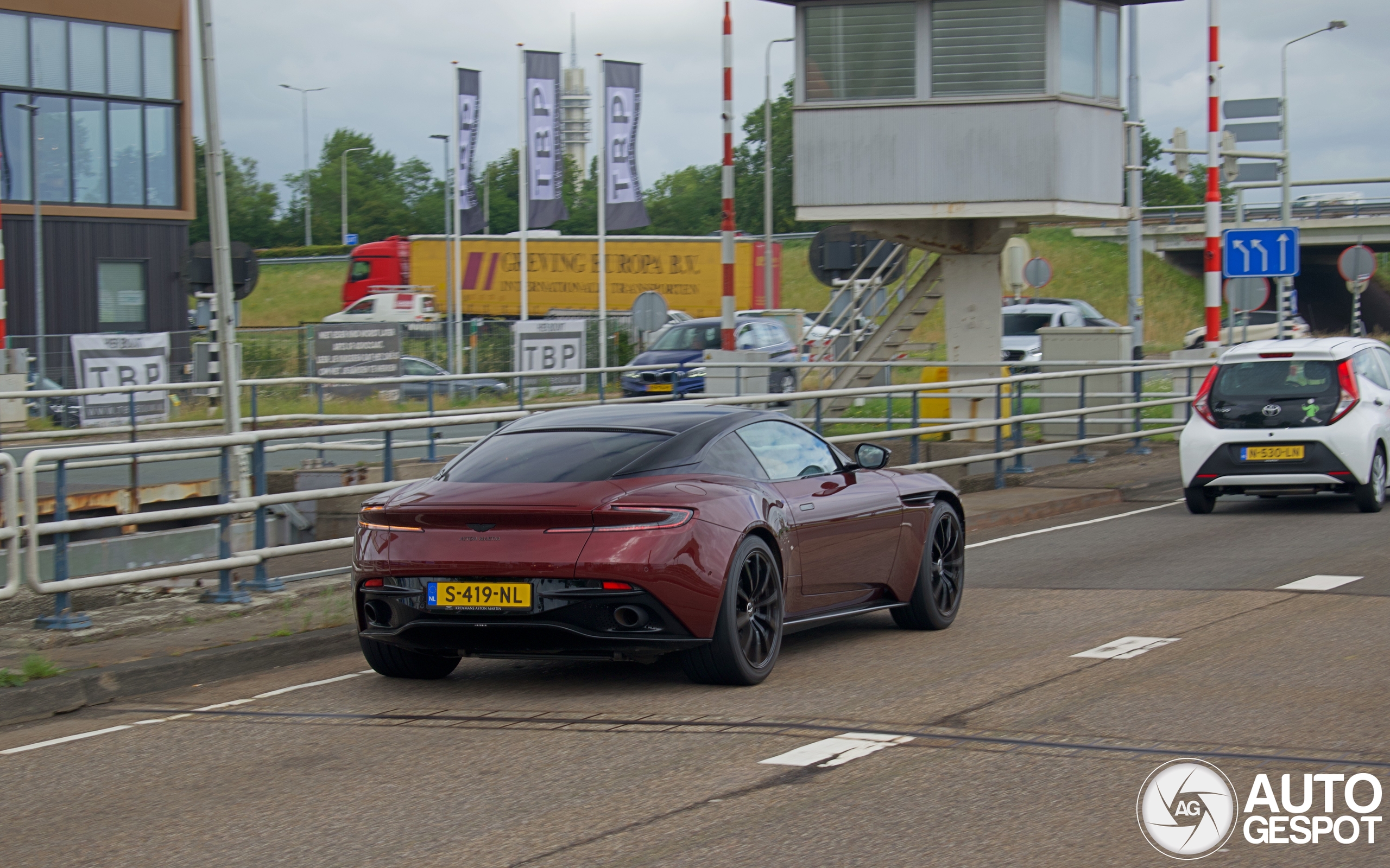 Aston Martin DB11