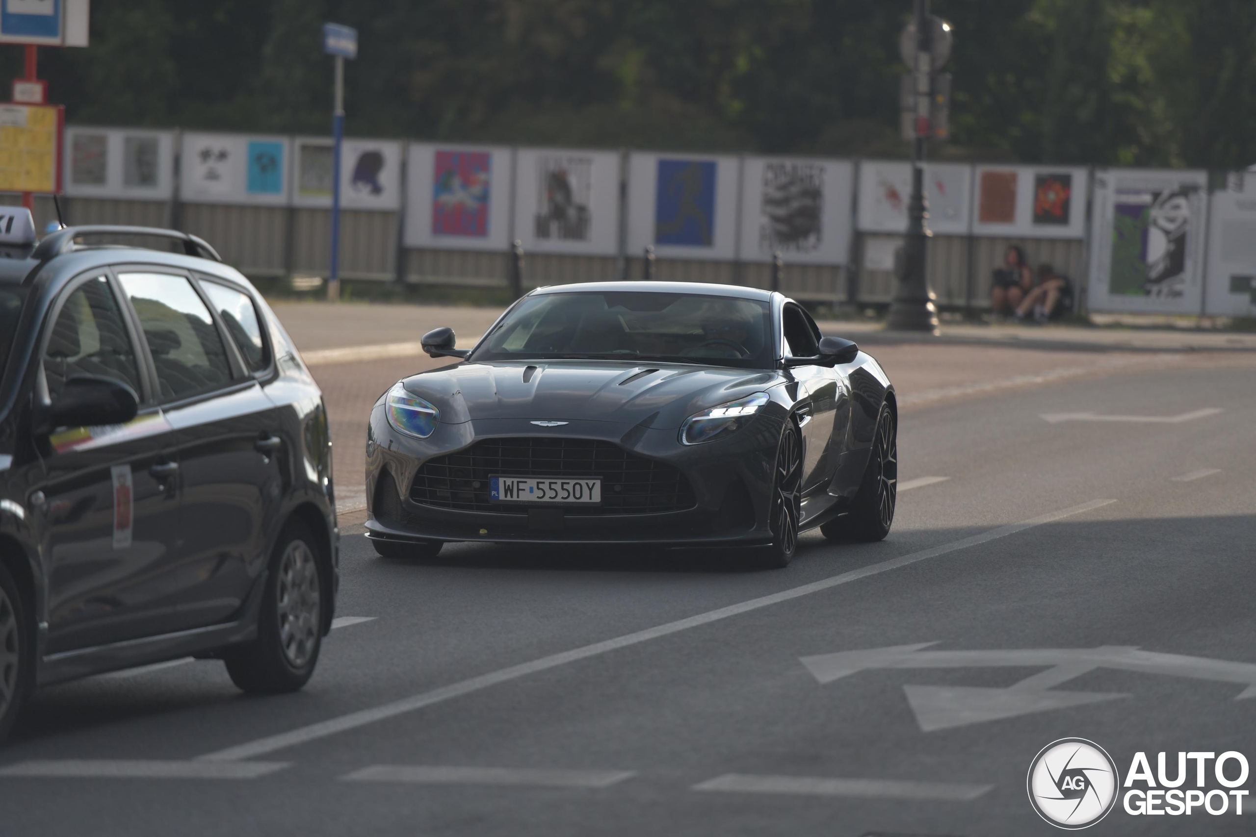 Aston Martin DB12