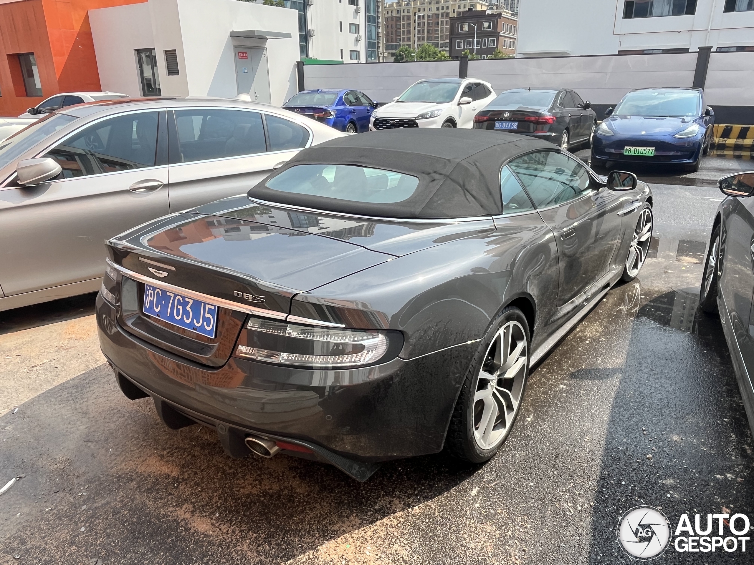 Aston Martin DBS Volante