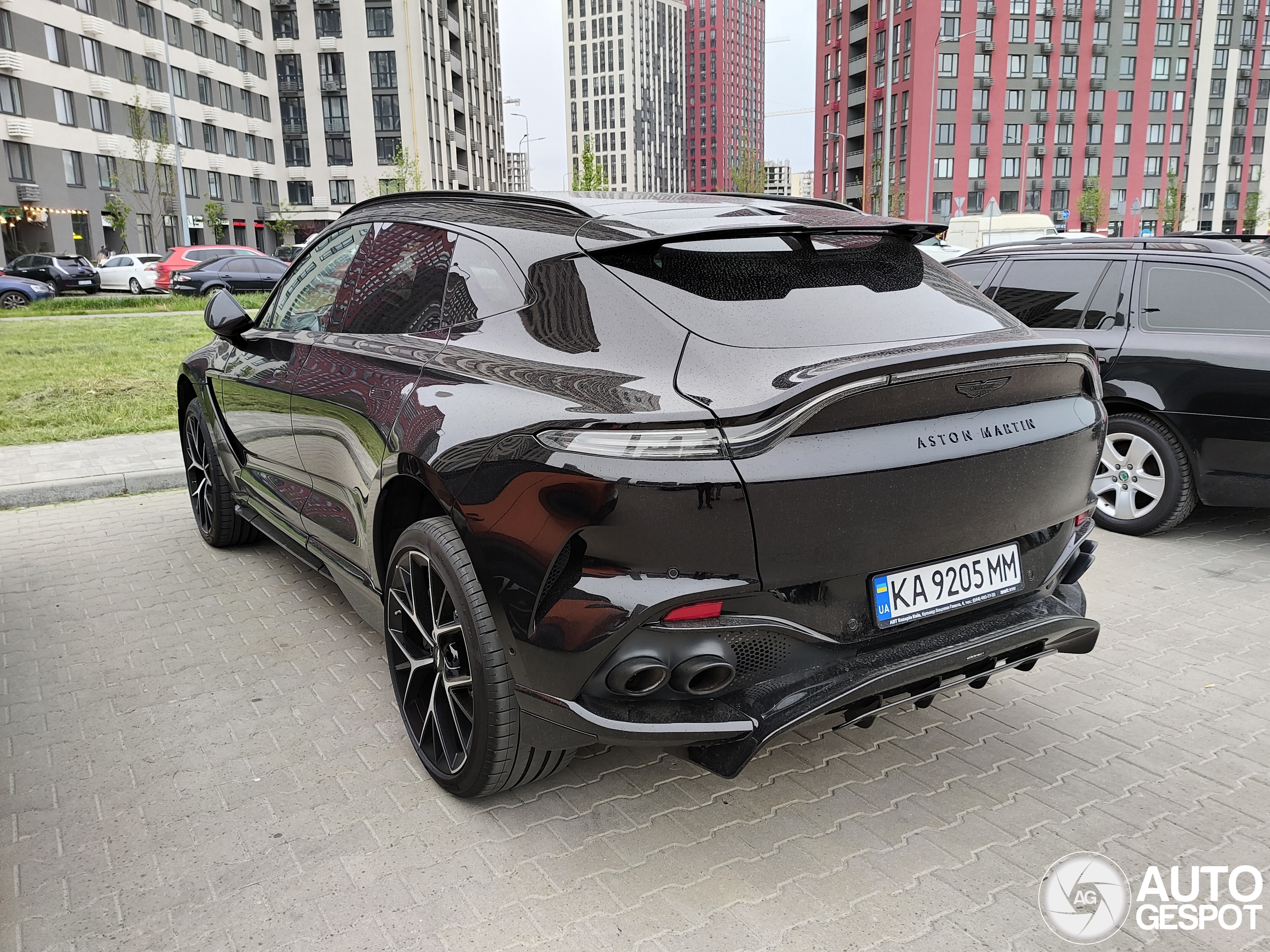Aston Martin DBX707