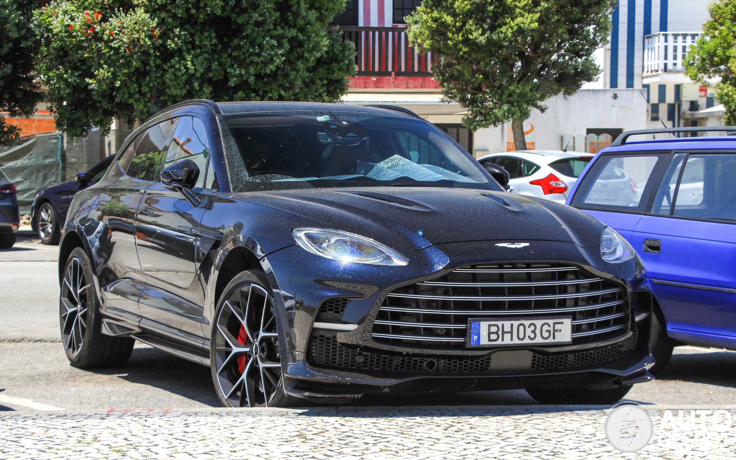 Aston Martin DBX707