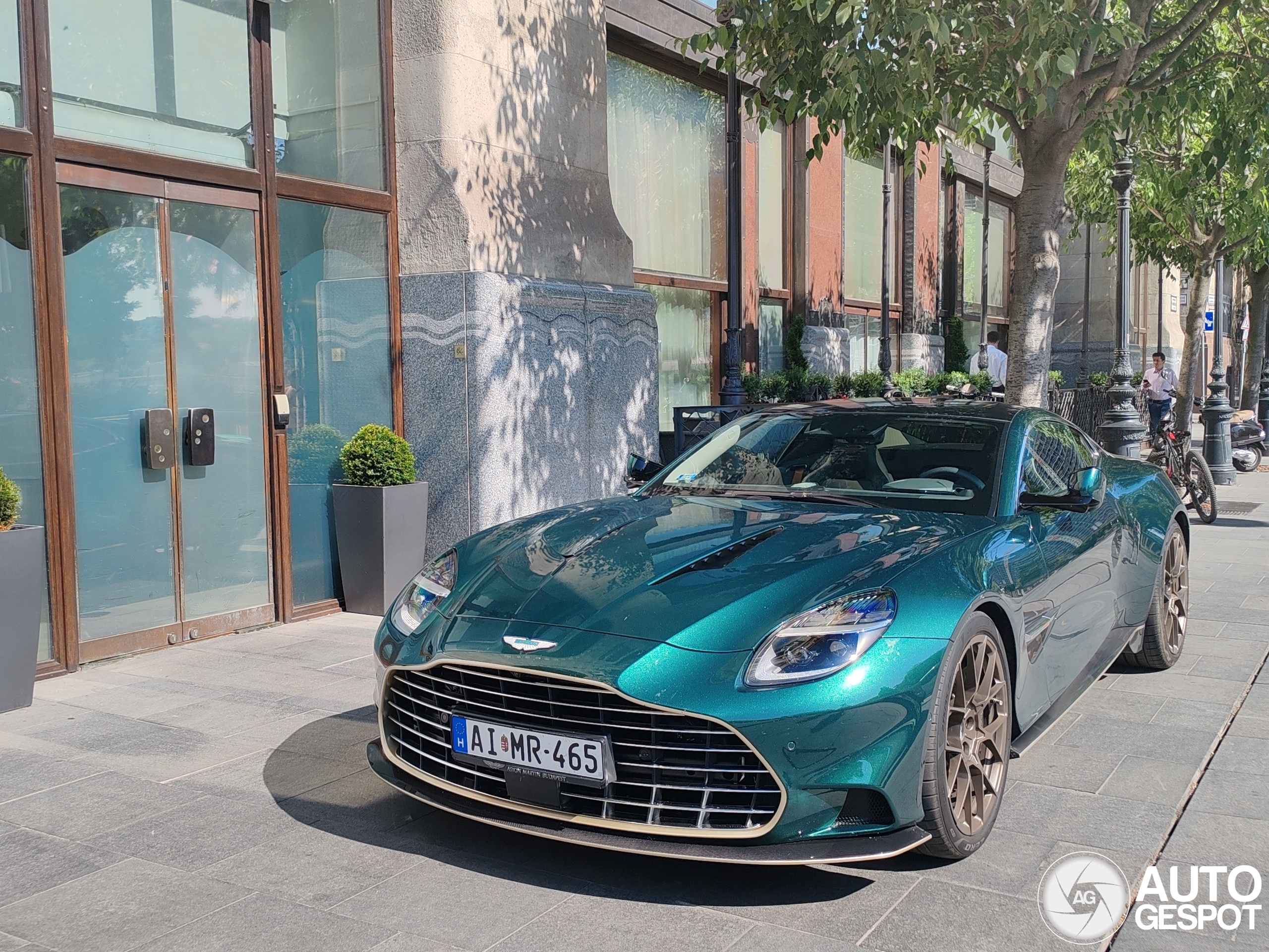 Aston Martin Vanquish 2025
