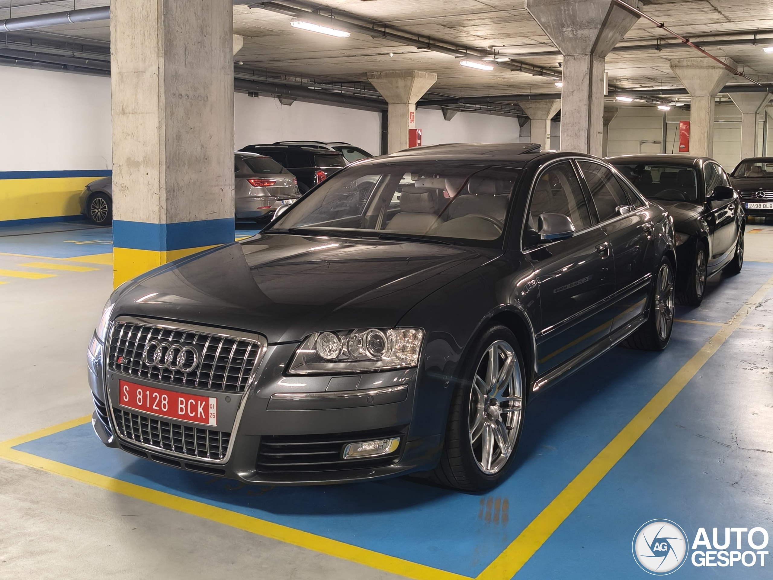 Audi S8 D3
