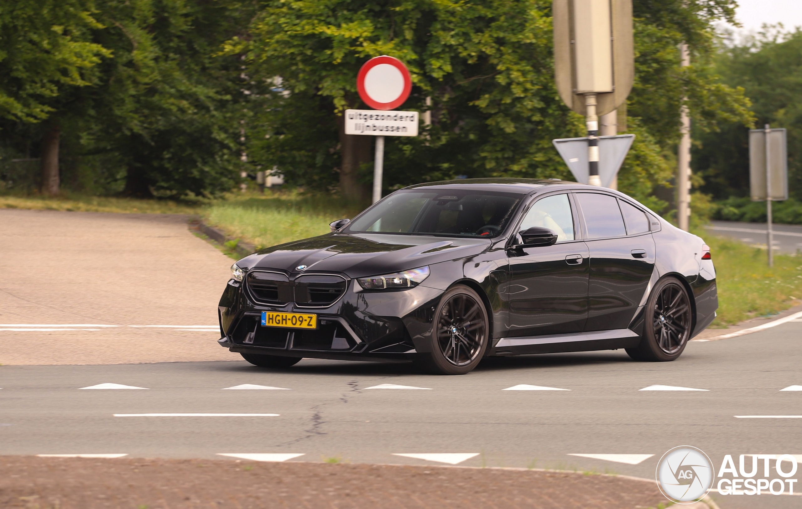 BMW M5 G90